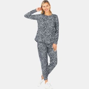 🆕️ Microfiber leopard long sleeve top & joggers🆕